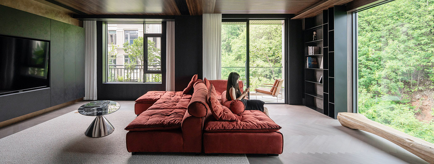 H��X HOUSE