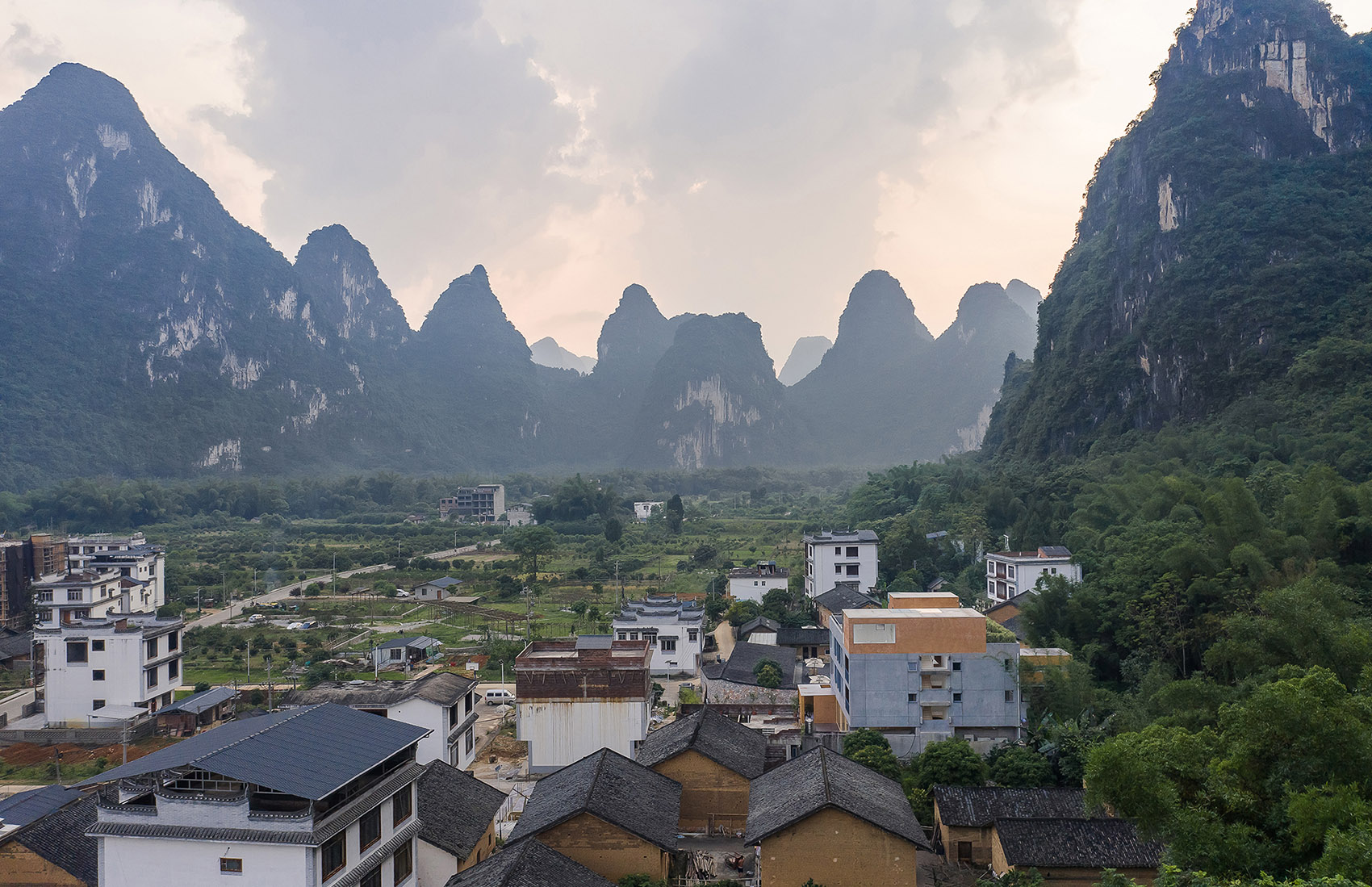 GEEMU积木旅馆_哈尔滨必赢776net装饰|98年建设|专注工装设计20年|善于旅馆宾馆 餐饮阛阓 办公室等项目的设计与施工