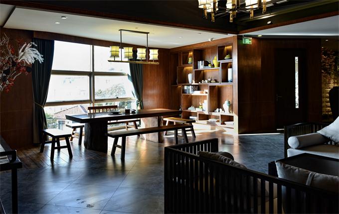 �������ʦϤ����ƣ�׷���š��롰�С��Ļ����ռ䣬����ɫ�ʡ��ƹ⡢�Ҿߴ��䡢װ�ΰ��趼�����˳��ȡ��� ...