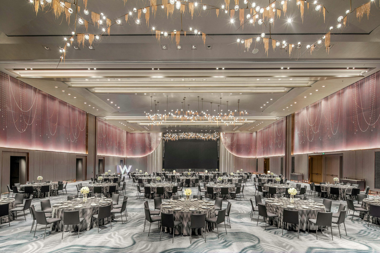 063-W-Chengdu-Luxury-Hotel-Chengdu-China-Great-Room-Tables.jpg