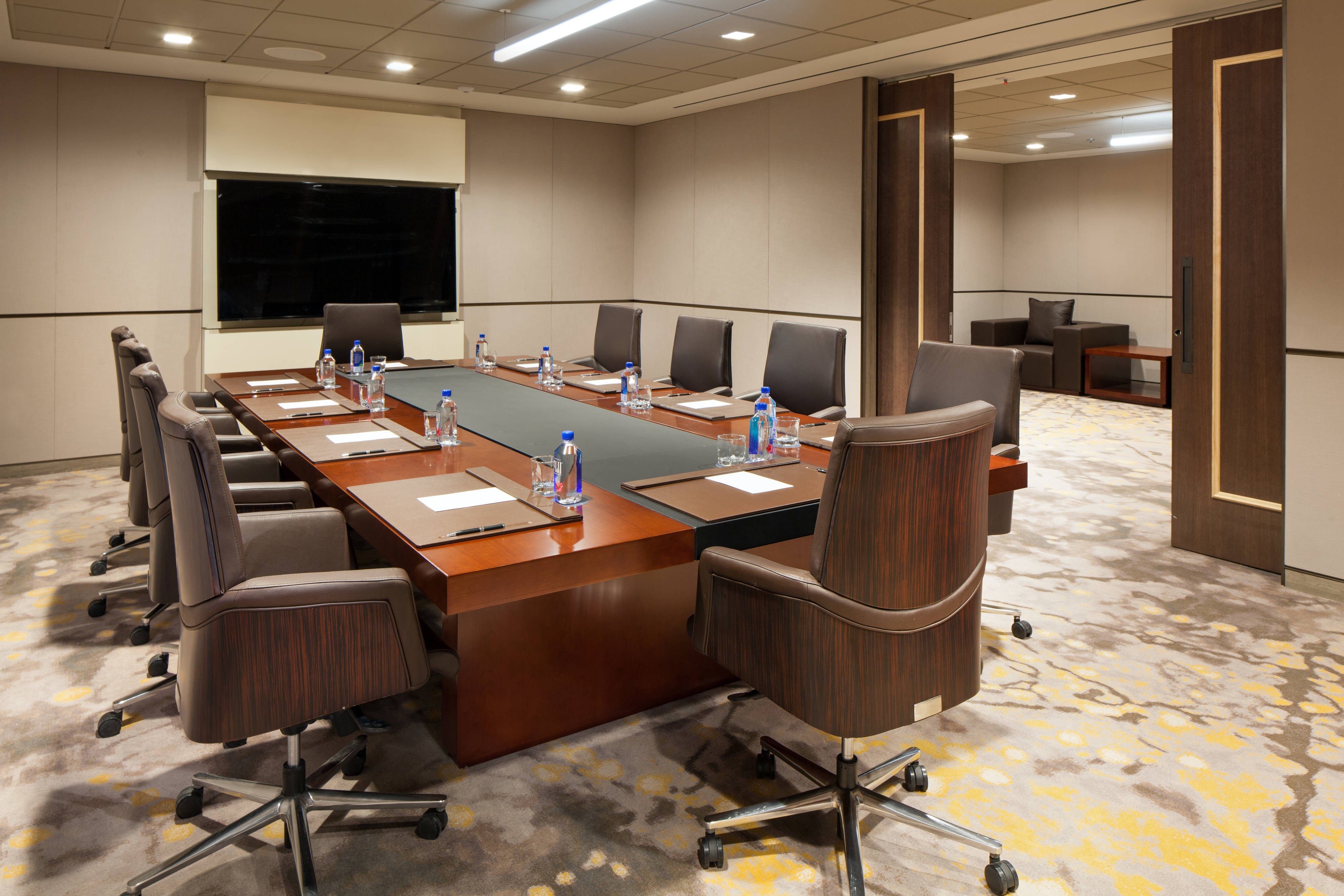 ʯ lgbfp-diamond-boardroom-1052-hor-clsc.jpg