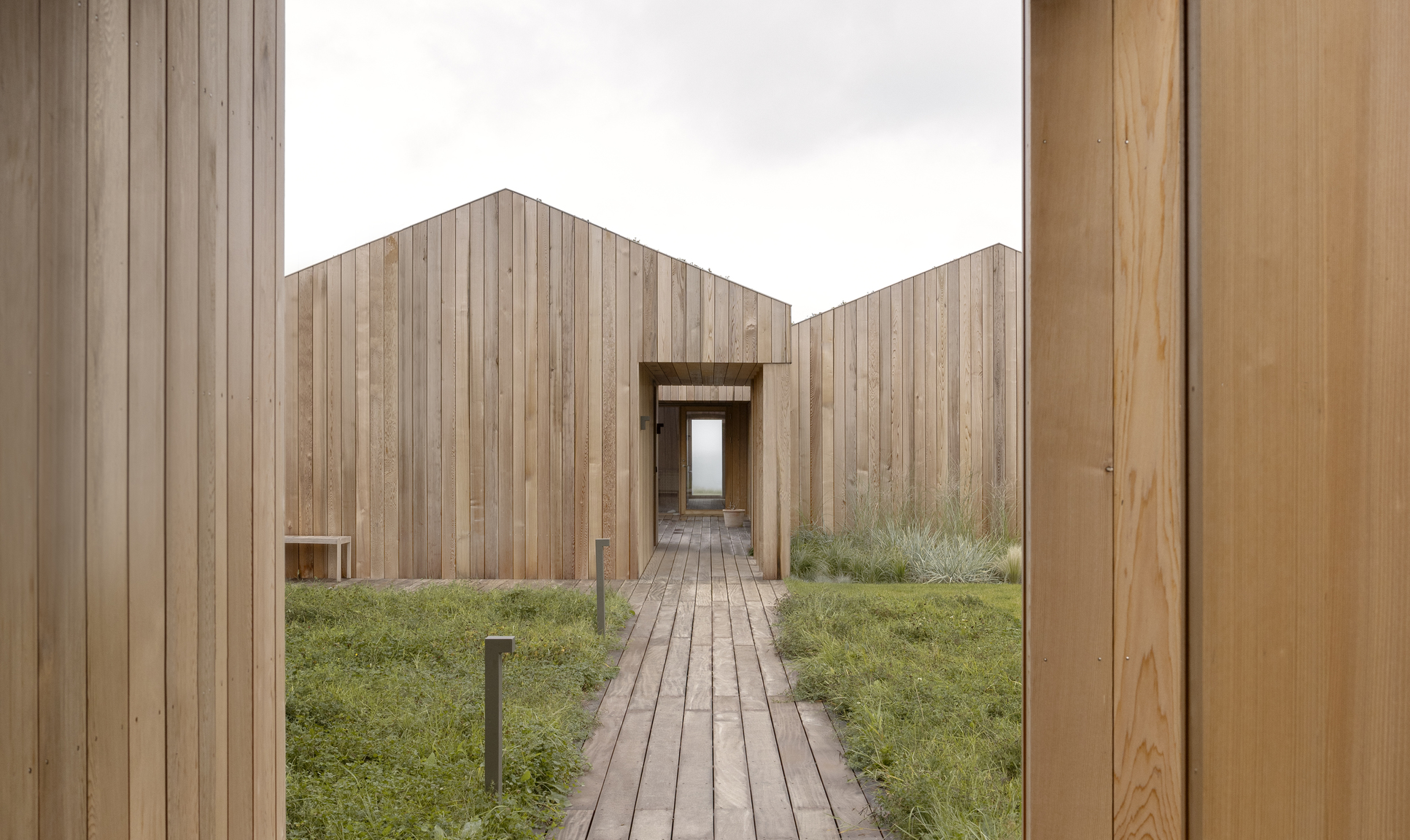 Norm_Architects_HEATHERHILL_BEACH_HOUSE_2023_JBP_01.jpg