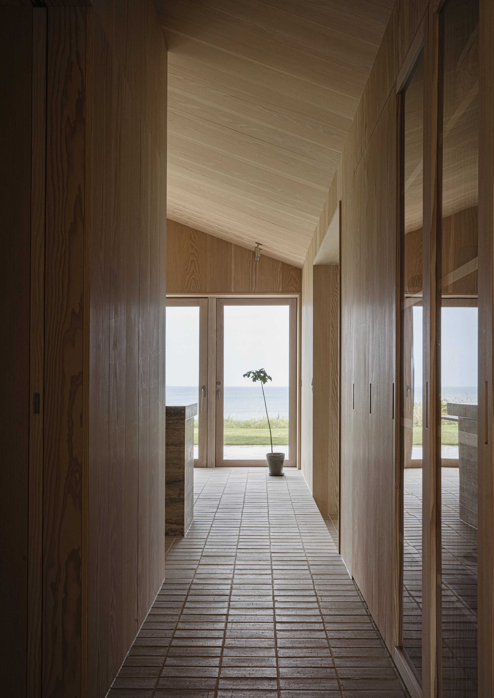 Norm_Architects_HEATHERHILL_BEACH_HOUSE_2023_JBP_09.jpg