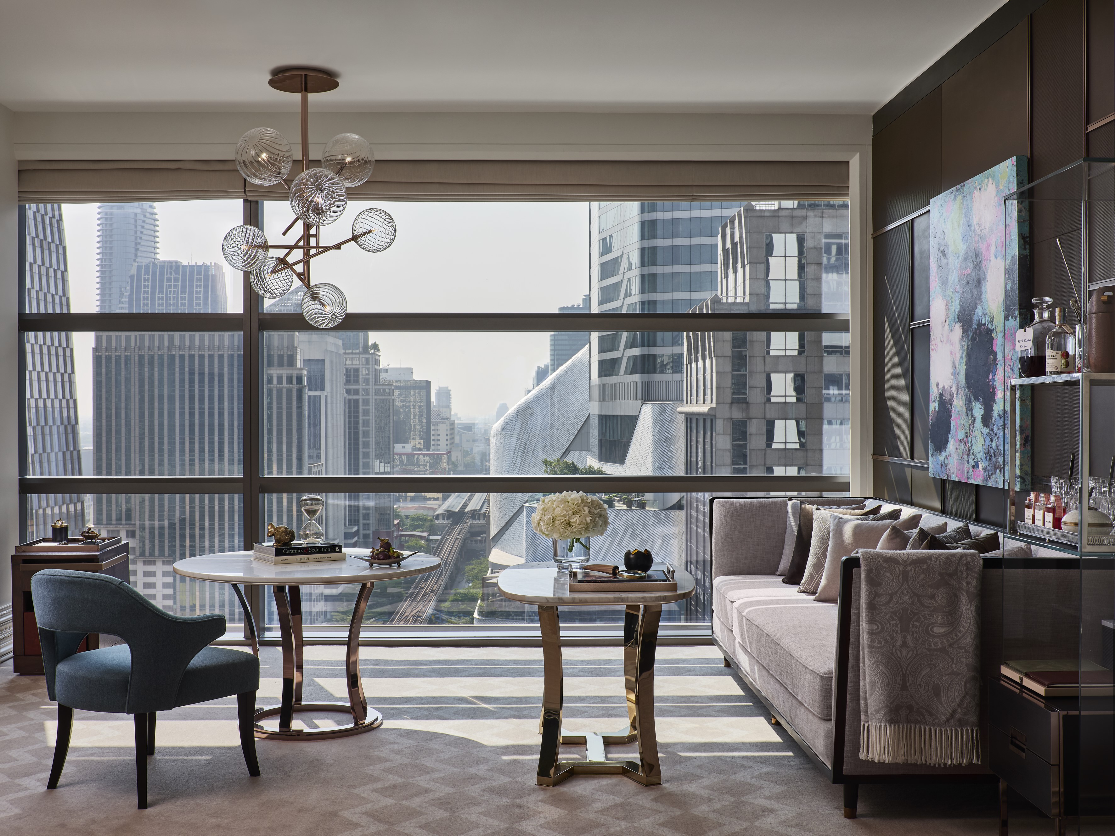 2186_1_000_N199_RWBKK_Manor-Suite_Living-Room.jpg