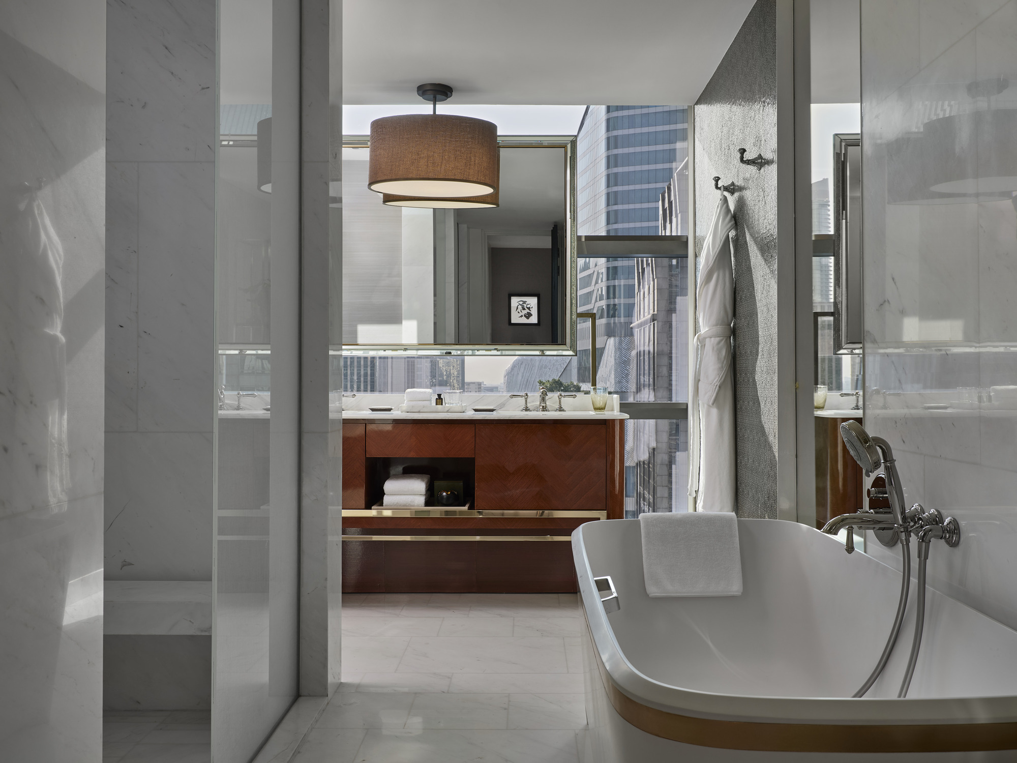 2186_1_000_N203_RWBKK_Manor Suite King_Bathroom 2.jpg