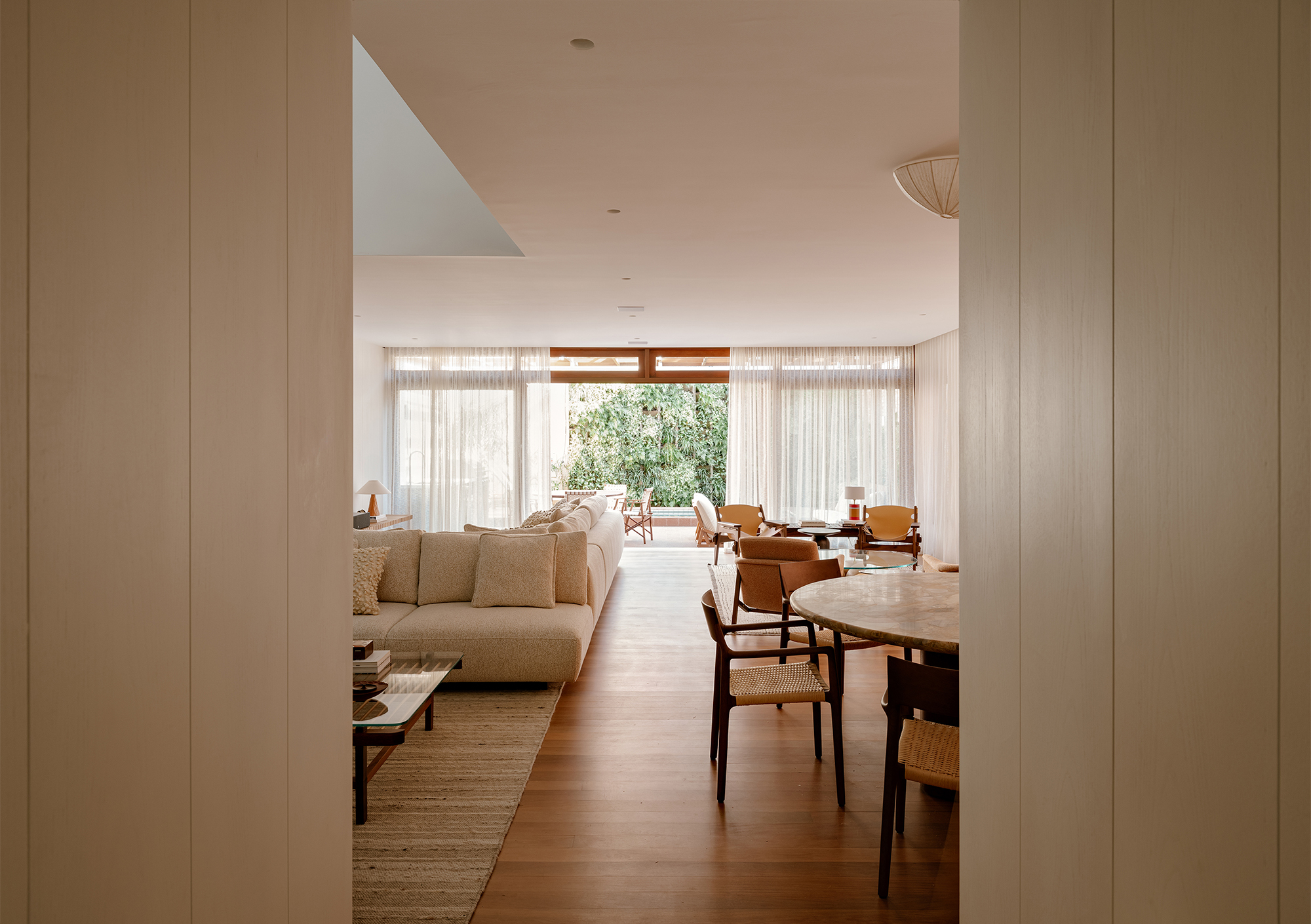 CCB-House-by-VOA-Arquitetura-01.jpg