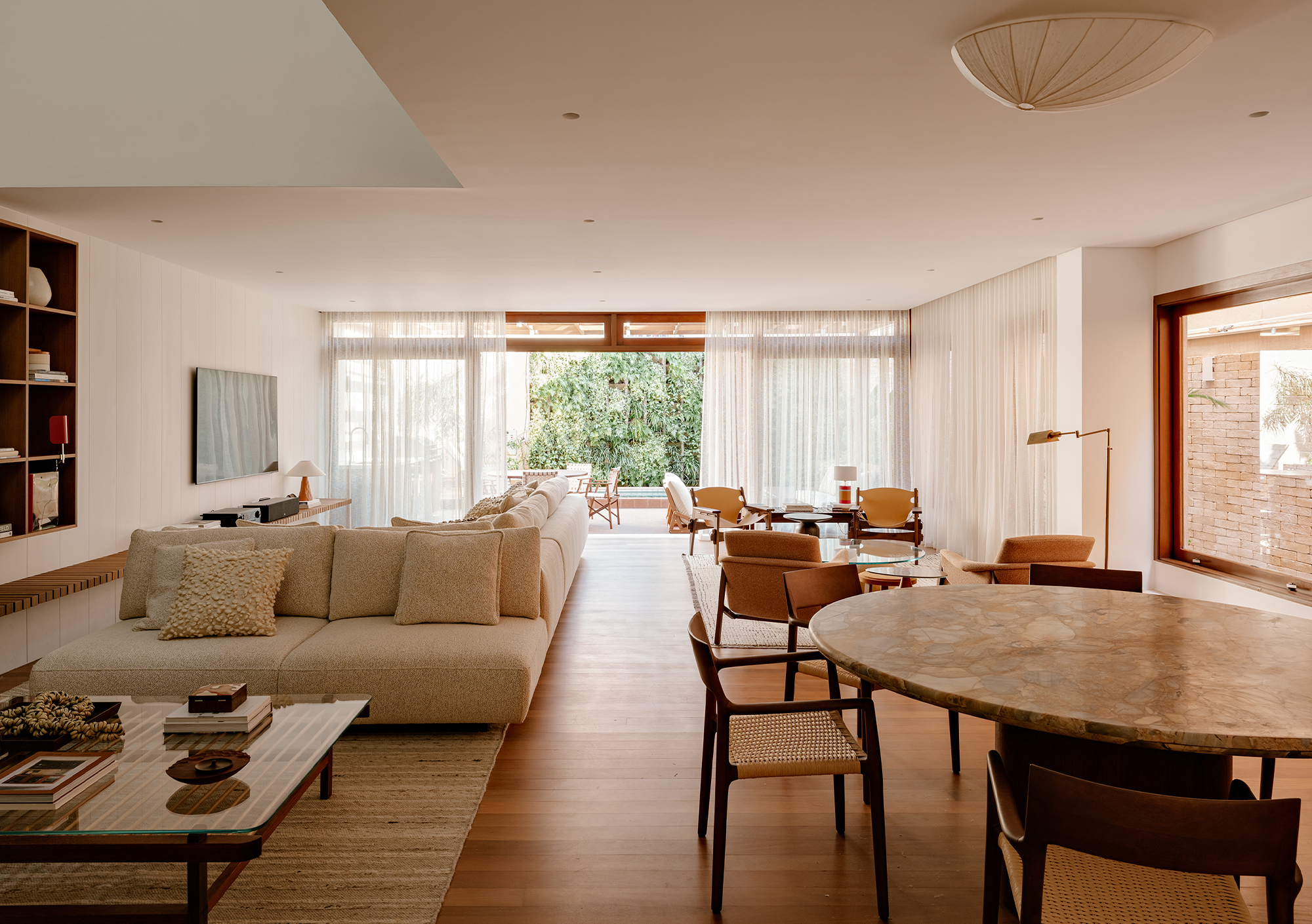 CCB-House-by-VOA-Arquitetura-02.jpg