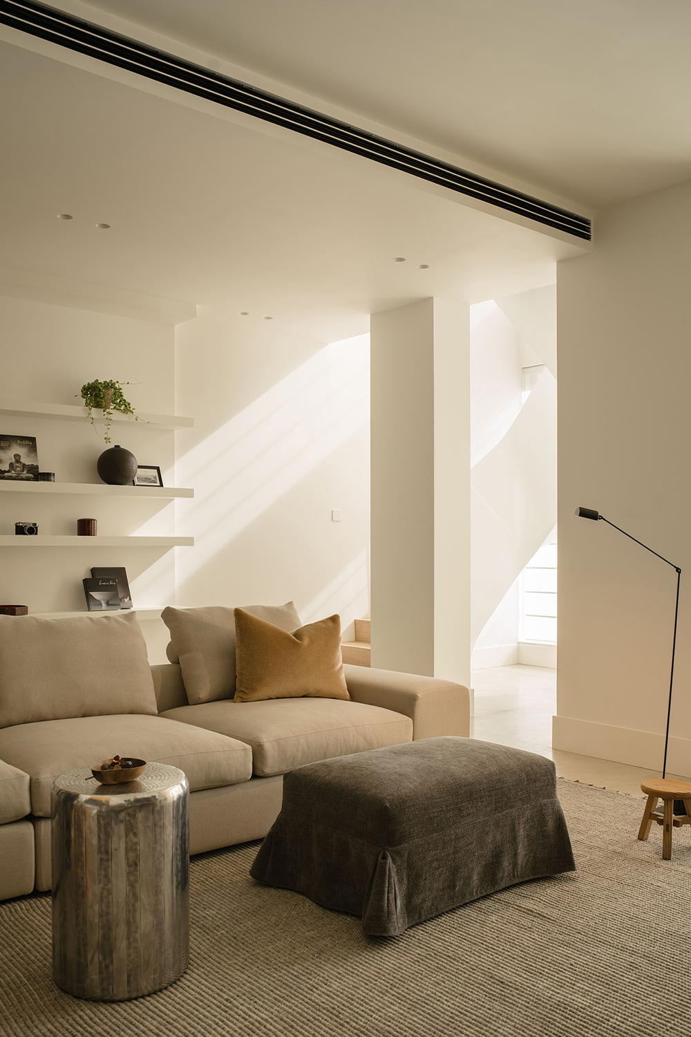 light-and-airy-soft-modern-interior-in-china-pufikhomes-2.jpg