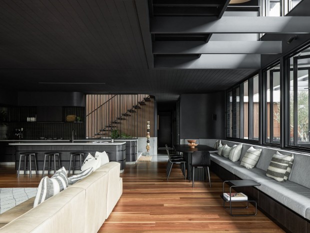 Justin HumphreyحThe Eagle House