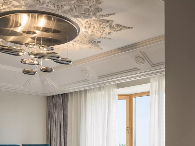 ����  �����Ļ����ں�����ײ