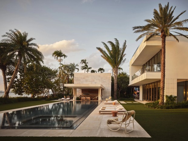 Kelly Behun  | еġγ