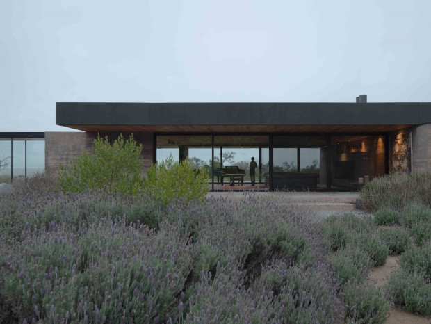 Gonz��lez Olsina & Vega Arquitectos | Music Room Casa La Flecha