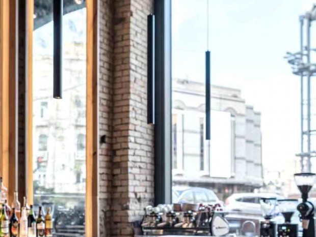 �����ư�