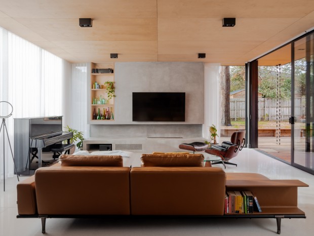 R ARCHITECTURE | Mahogany House