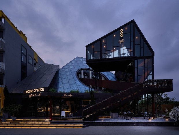 LE HOUSE | HOSE OF LUCK COFEE