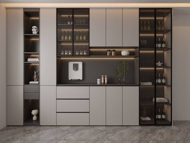 �ͱ߹�����һ����ǽ�ִ���Լ���ع��ˮ����������ƹ������