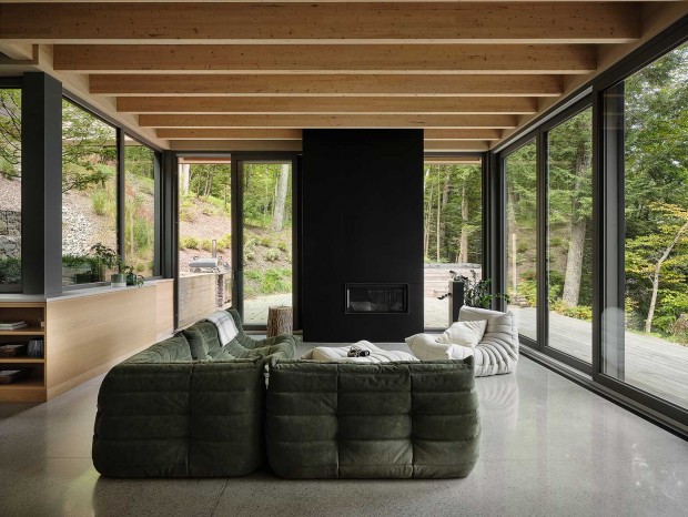 yh2 | The Counter-Slope House