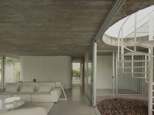 Agustn Lozada | Una vivienda introspectiva