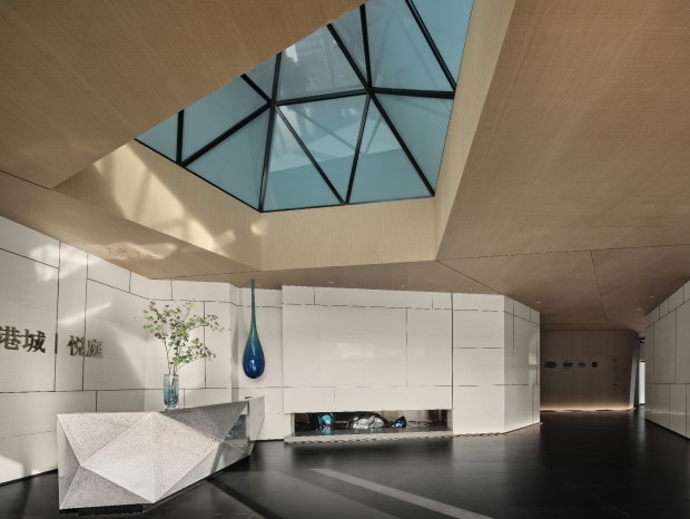 DESIO�������ح�ٸ��³�ܰ�н�Է��¥����һ��̽�� x ��� x ����������