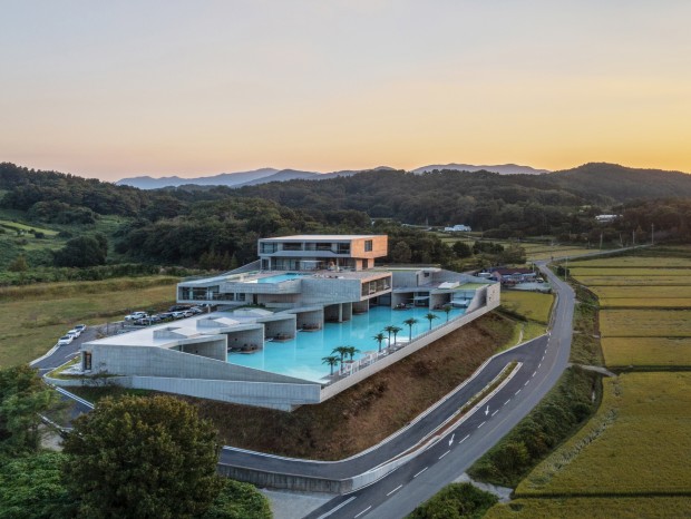 Heesoo Kwak + IDMM Architects | �ȼٴ� Boryeong Elystay