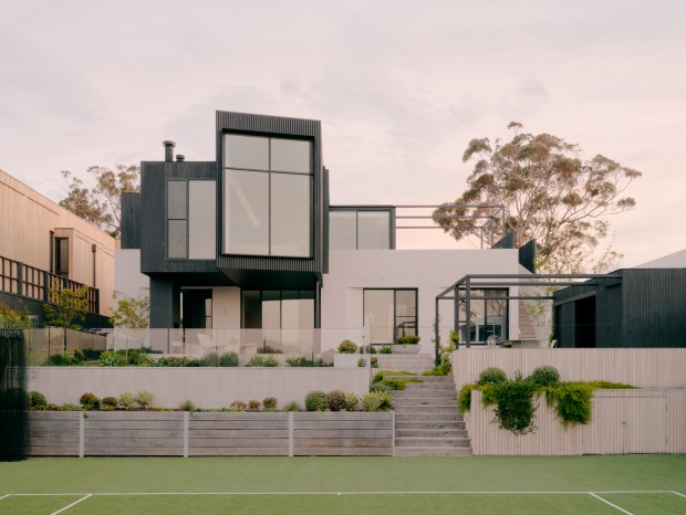 om RobertsonCourtside House