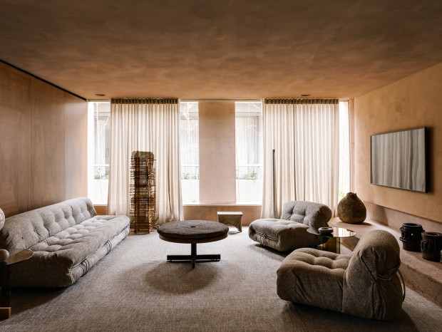MNMA Studio |  Flat Melo Alves