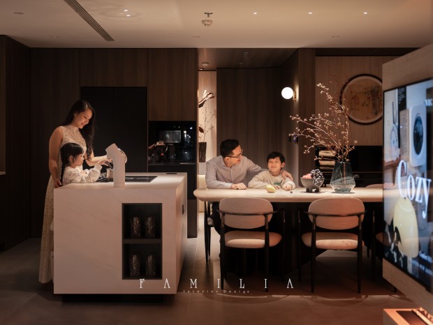 Familia | 200�O��ܰ���ʵ��ִ�����