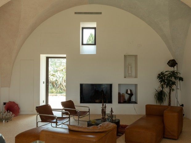 Fiona Walker-Arnott | Location R