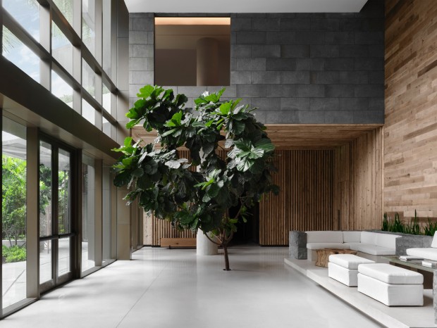 Clive LonsteinحMiami Office