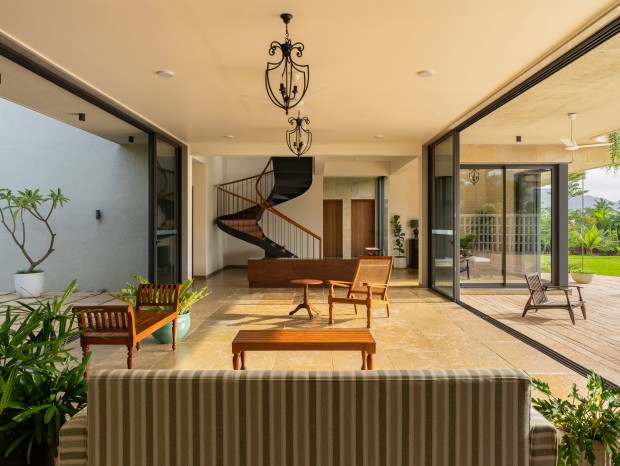 unTAGحVilla Familia