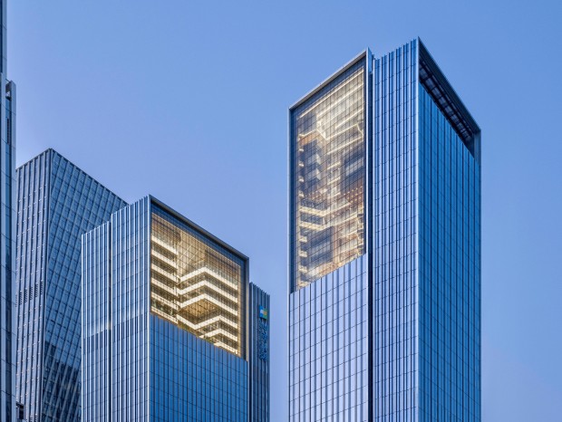 ǰ / Goettsch Partners
