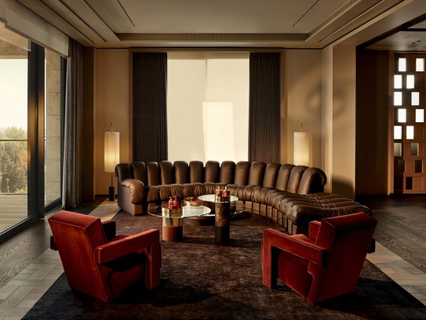 Escape fromsofa | FOUR SEASONS R01