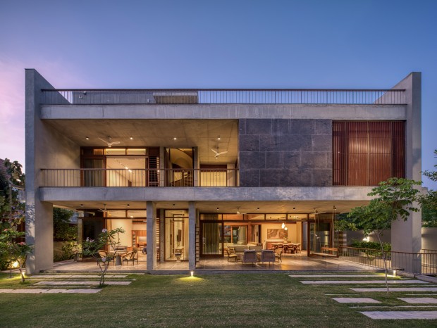 PVDRS | The House of Parallel Walls